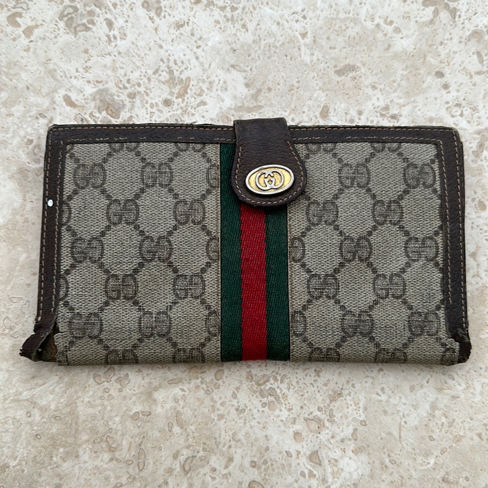 Gucci Long Wallet horrible condition, could be used for parts, or actual wallet